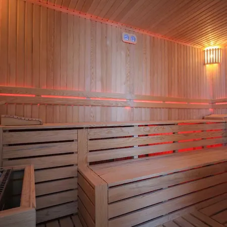 Twin Towers, Sauna, Swimming Pool, Ajax F Holidays Apartment *